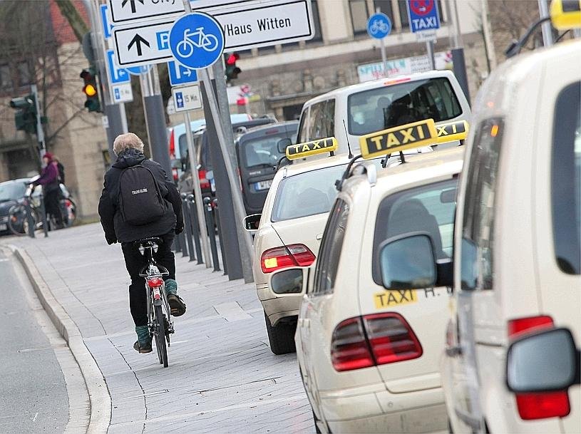 Der Taxistand am Bahnhof Witten--198x148.jpg