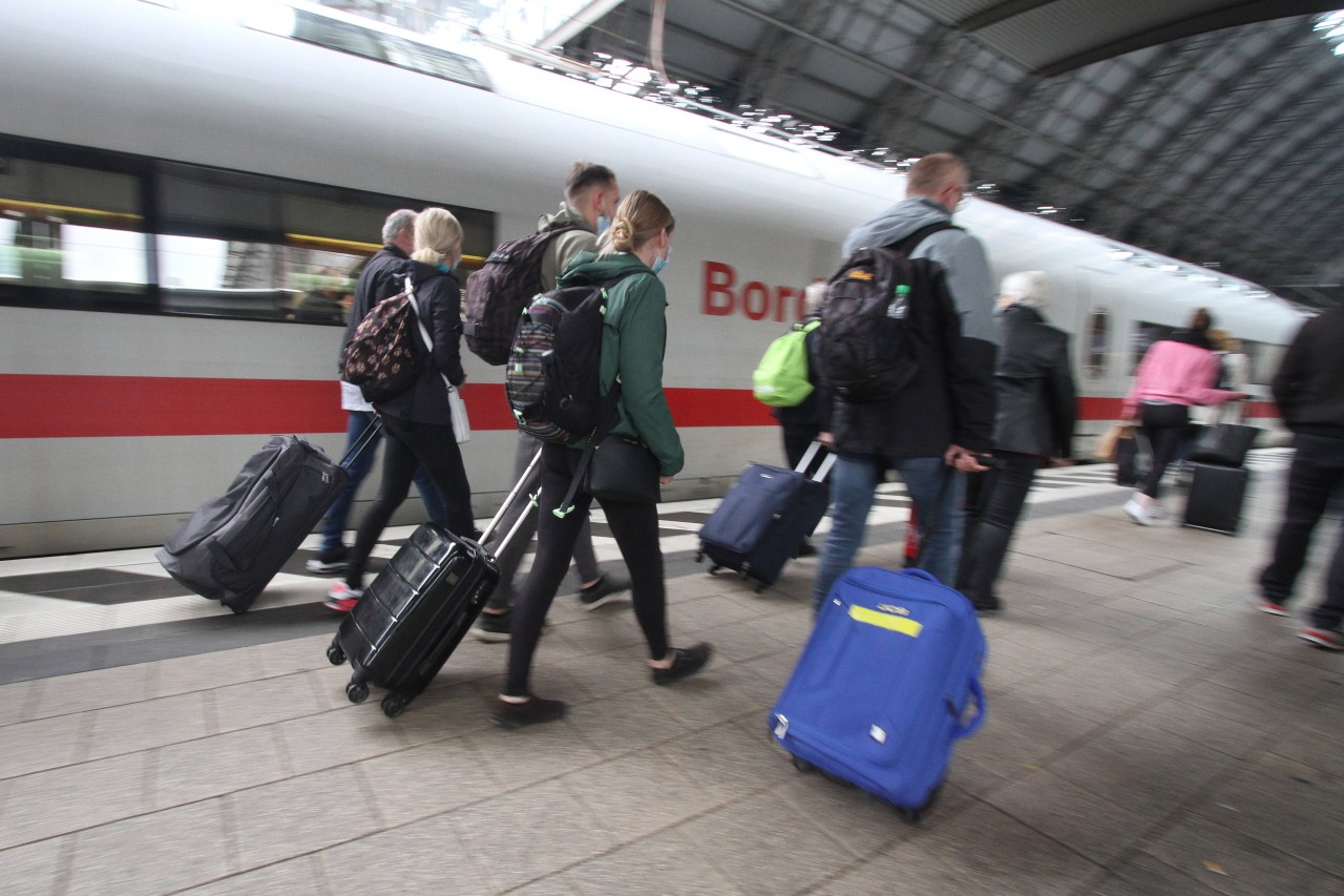 Deutsche Bahn: Künftig werden auch mehr Bahncard-100-Inhaber wieder ihr Gepäck mit in den Zug nehmen. (Symbolbild)