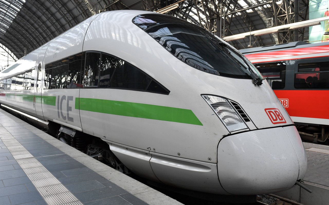 Ein ICE der Deutschen Bahn. Der Konzern will mächtig in die Zukunft investieren. (Symbolfoto)