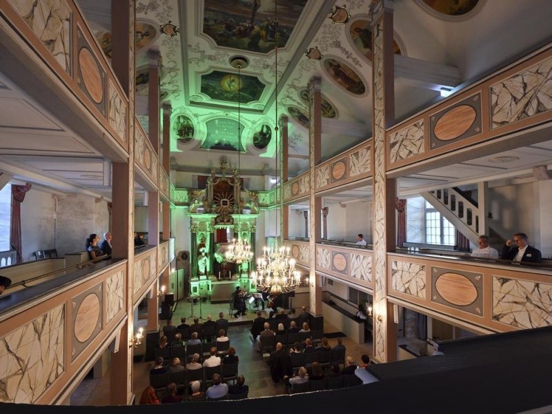 Die Jahrestagung der Unesco-Welterbestätten in Deutschland wird in der Gottesackerkirche St. Trinitatis eröffnet. Die Jahrestagung steht in diesem Jahr unter dem Thema "Welterbe: Wertschätzung - Wertschöpfung · Werterhalt". Im Rahmen der Fachtagung kommen rund 100 Vertreterinnen und Vertreter der 51 Unesco-Welterbestätten in Deutschland zusammen und tauschen sich aus.