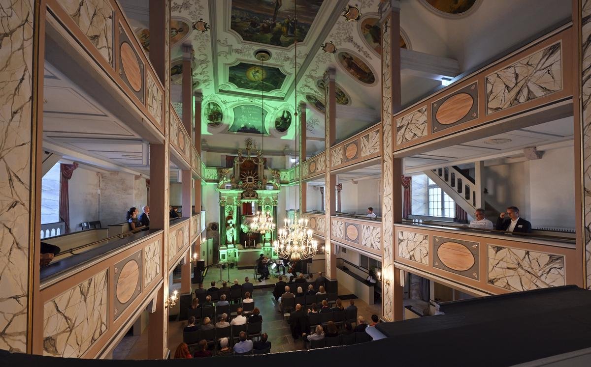 Die Jahrestagung der Unesco-Welterbestätten in Deutschland wird in der Gottesackerkirche St. Trinitatis eröffnet. Die Jahrestagung steht in diesem Jahr unter dem Thema "Welterbe: Wertschätzung - Wertschöpfung · Werterhalt". Im Rahmen der Fachtagung kommen rund 100 Vertreterinnen und Vertreter der 51 Unesco-Welterbestätten in Deutschland zusammen und tauschen sich aus.