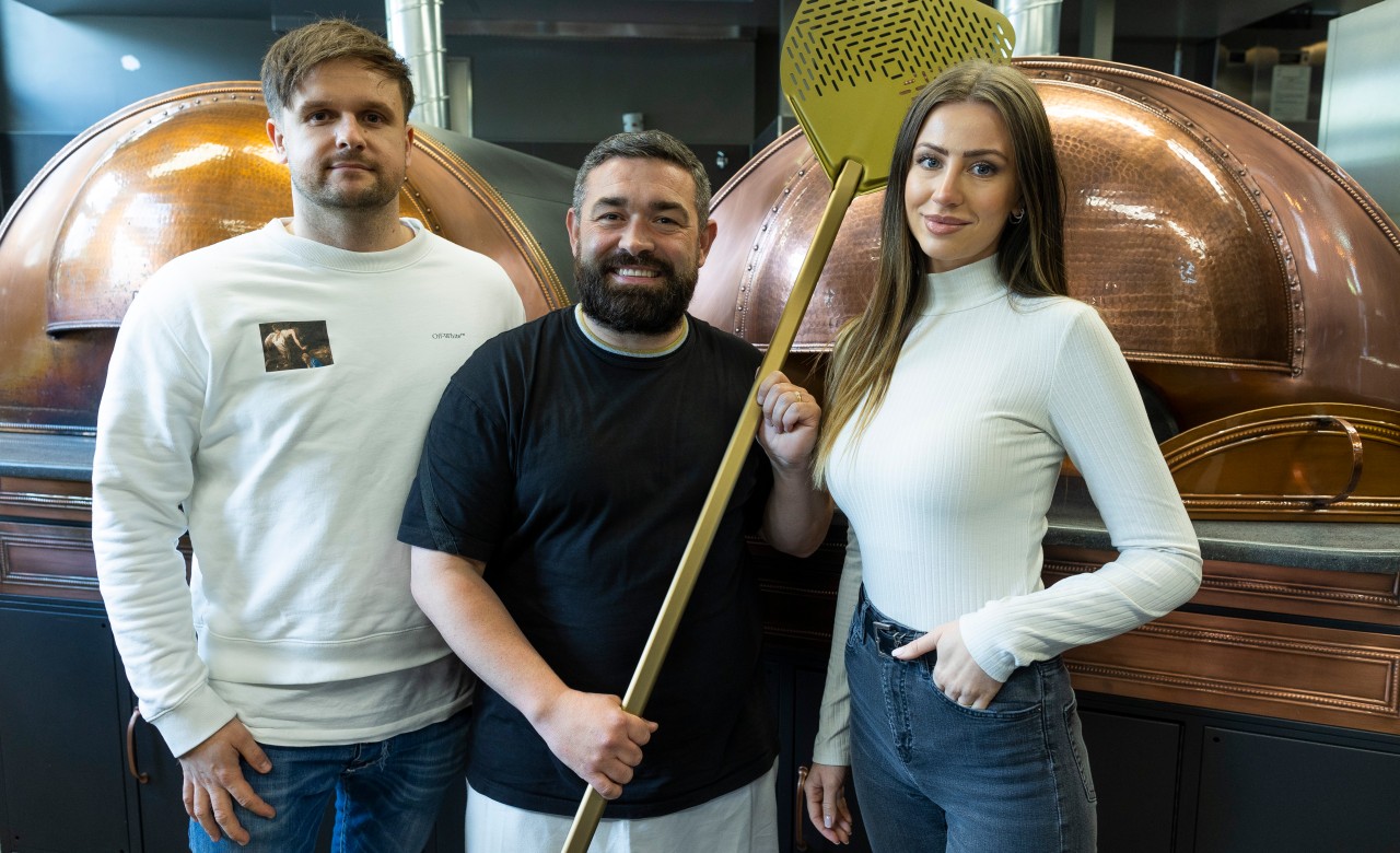 Duisburg: Inhaberin Susanne Voigt (re.) eröffnet in der City gemeinsam mit Kollegen die dritte Ruhrpott-Filiale der Restaurant-Kette „60 seconds to napoli“. (Archivbild)