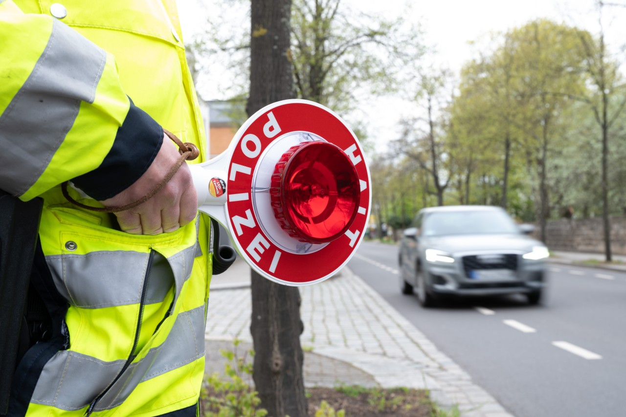 Duisburg: Die Polizei sagt Rasern wieder den Kampf an - und misst gleich traurige Rekorde. (Symbolbild)