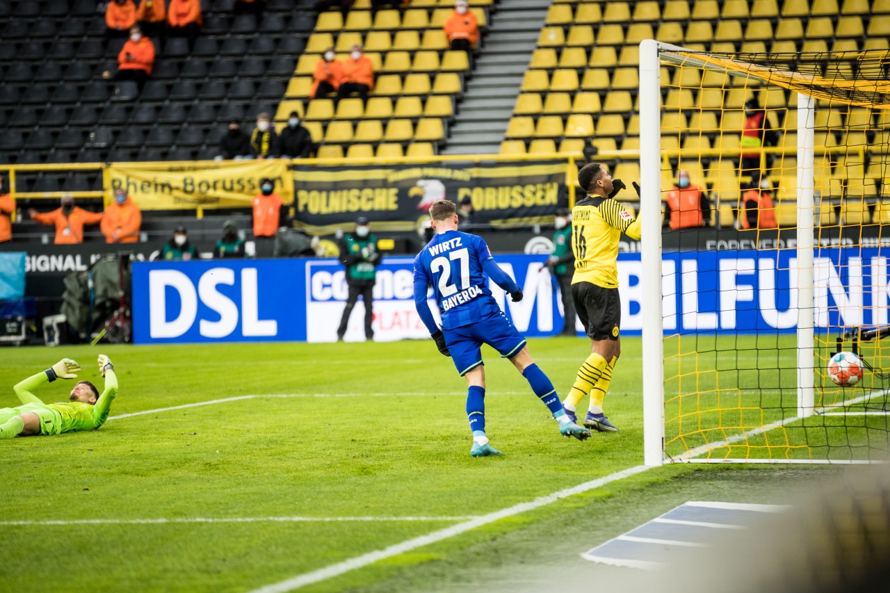 Manuel Akanji war der Unglücksrabe. Florian Wirtz jubelt.