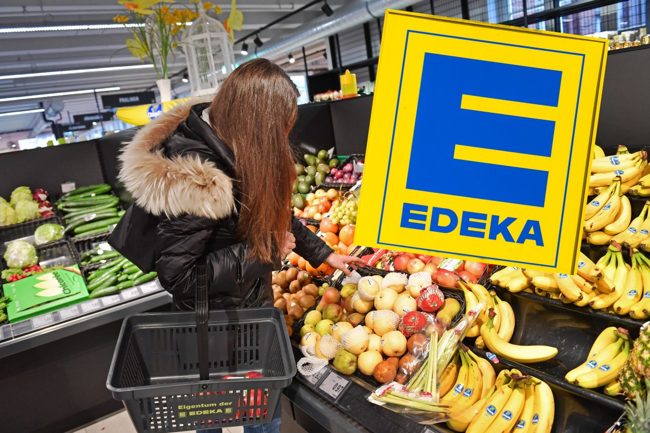 Eine Edeka-Kundin kritisiert die unterschiedlichen Preise. (Symbolbild)