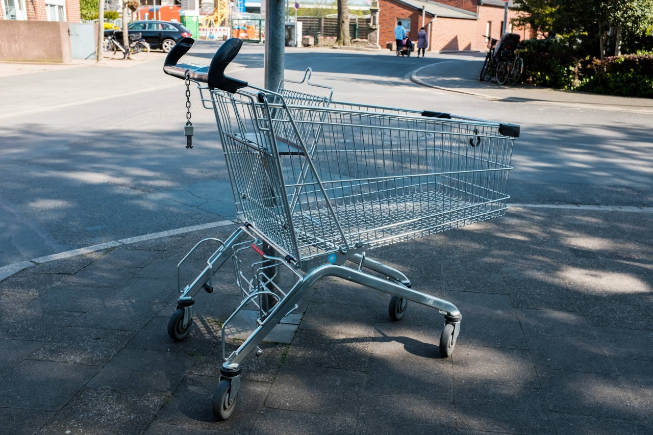 Aldi, Lidl, Rewe und Co.: Die Einkaufswägen müssen trotz Notbremse nicht leer bleiben.