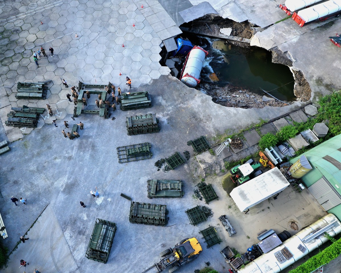 Die Bundeswehr war im Einsatz, um eine Behelfsbrücke auf dem Gelände zu bauen. (Archivbild)