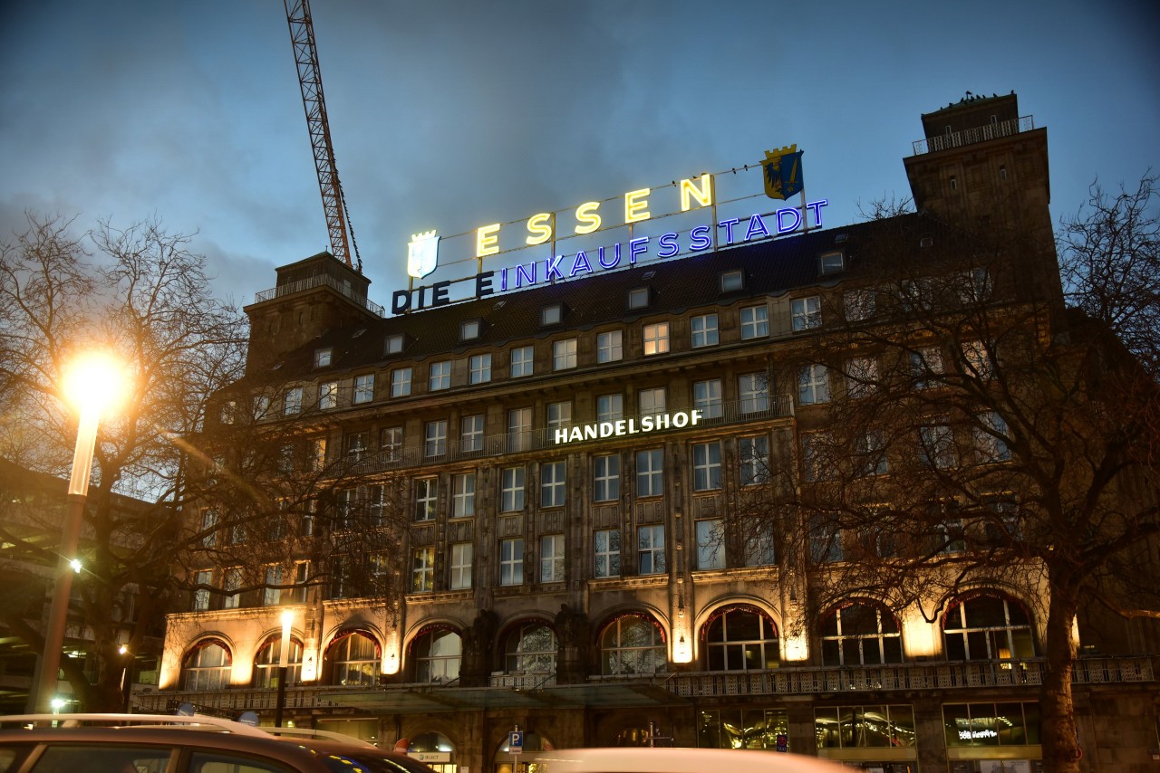 Der Schriftzug „Essen. Die Einkaufsstadt“ am Gebäude des Handelshofs könnte schon sehr bald verändert werden. (Archivfoto)