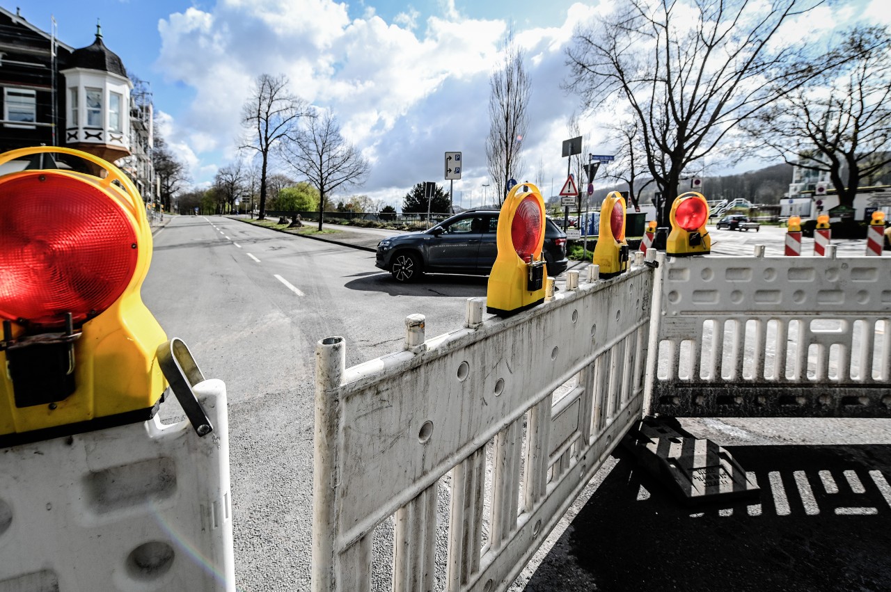 Die gesperrte Freiherr-vom-Stein-Straße in Essen.