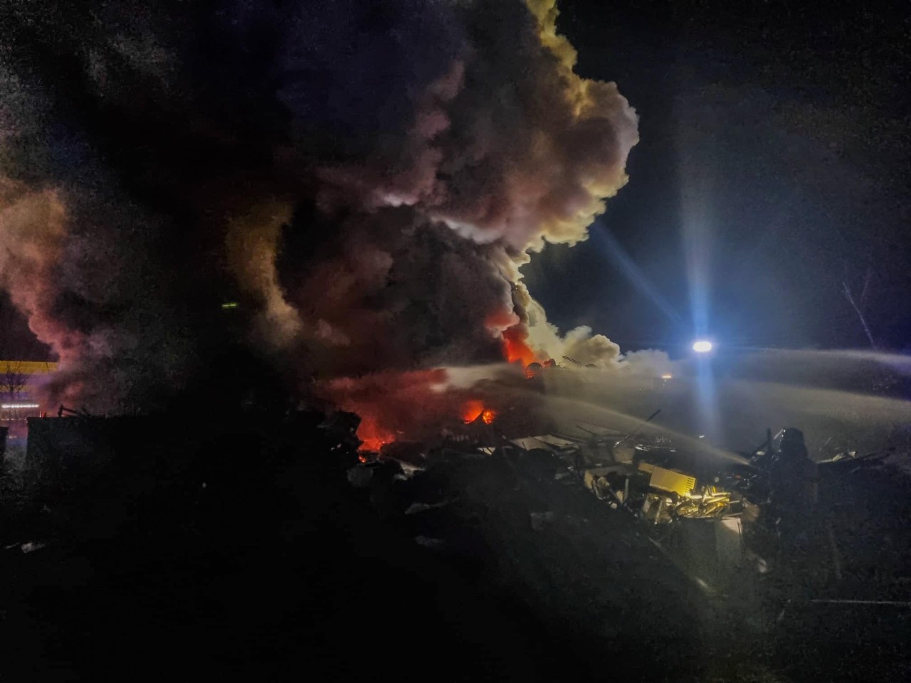 In Essen ist mitten in der Nacht auf Sonntag ein Feuer ausgebrochen.