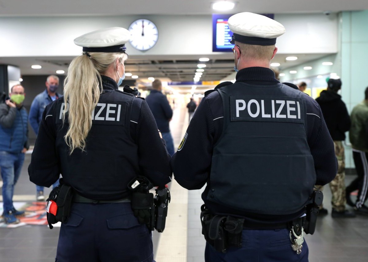 Essen-Hauptbahnhof-Polizei.jpg