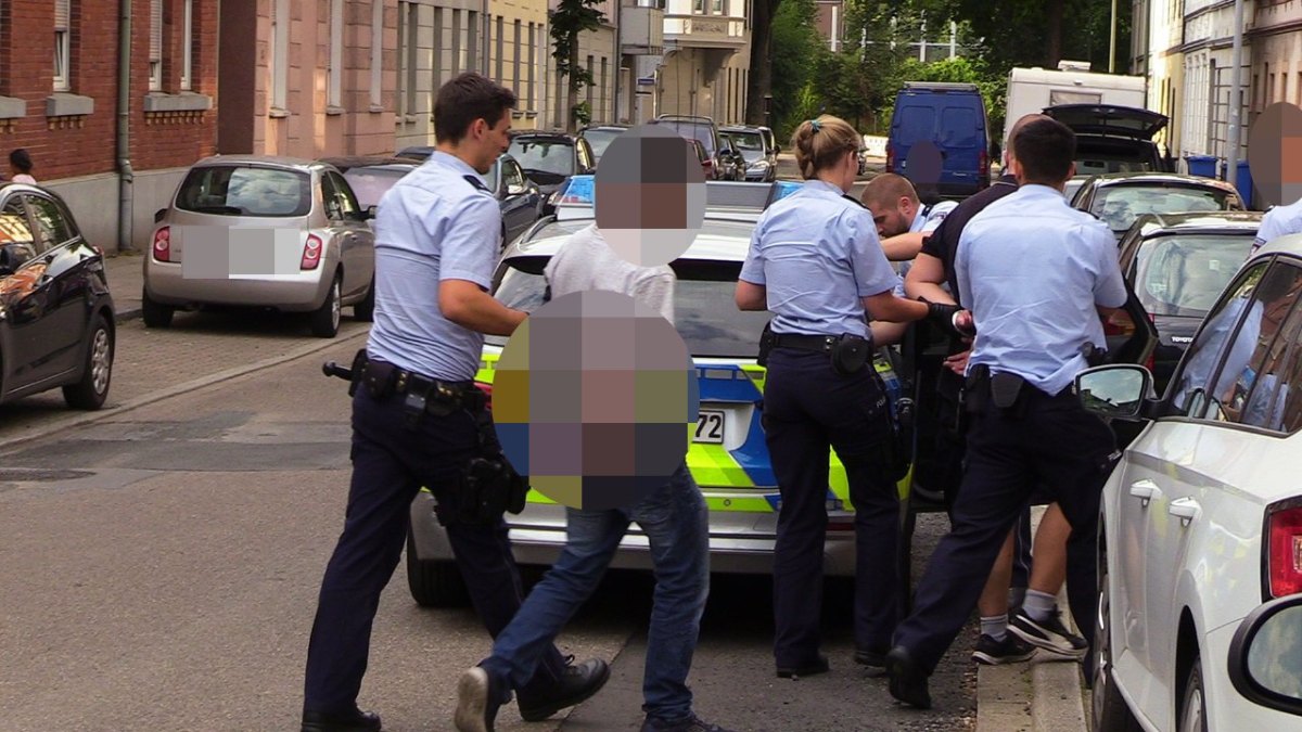 Essen-Kray-Polizei-verpixelt.jpg