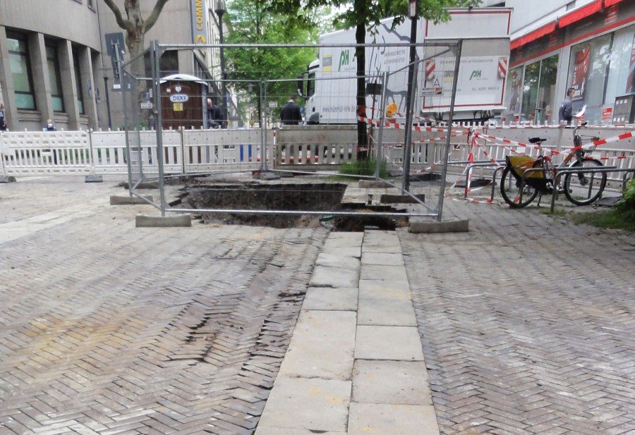 Essen sensation ArchÃ¤ologischer Fund nach Rohrbruch.jpg