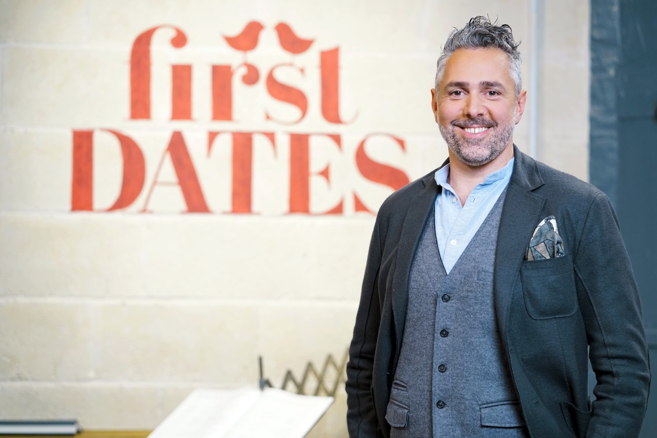 Roland Trettl steht den Kandidaten bei „First Dates“ als Gastgeber der Vox-Show zur Seite.