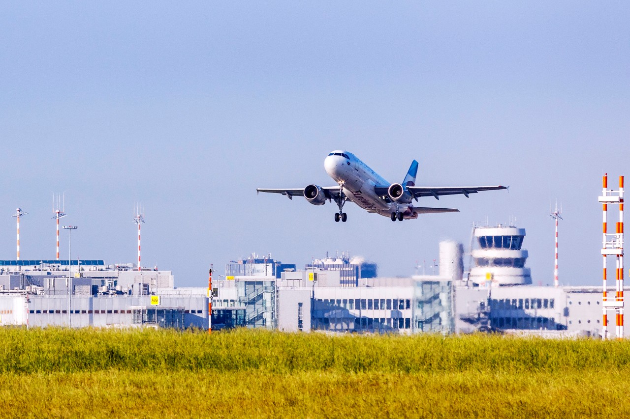 Der Flughafen Düsseldorf bereitet sich auf die Urlaubssaison vor. (Symbolfoto)