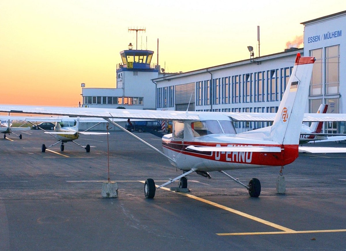 Flughafen Essen Mülheim.jpg