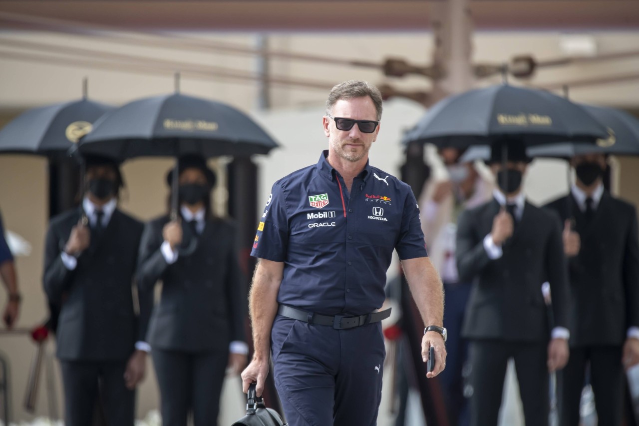 Formel 1: Red-Bull-Boss Horner sitzt Strafe ab.