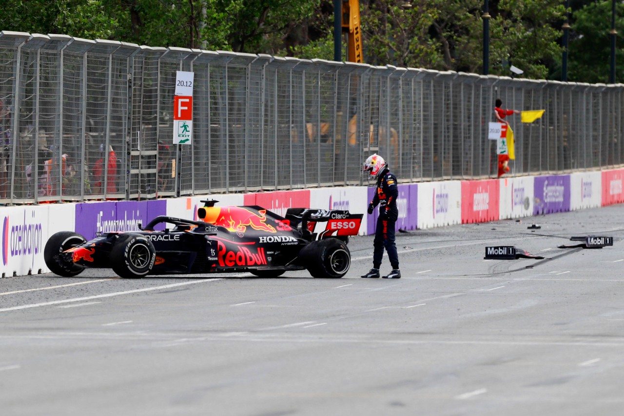 Max Verstappen ist nach einem Reifenschaden ausgeschieden.