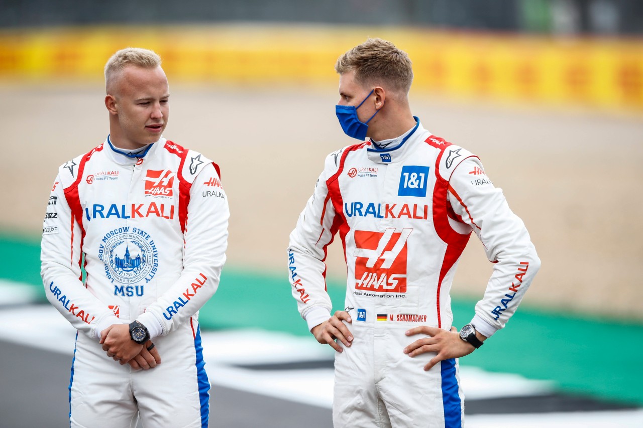 Gerade zwischen Nikita Mazepin (links) und Mick Schumacher (rechts) krachte es immer wieder.