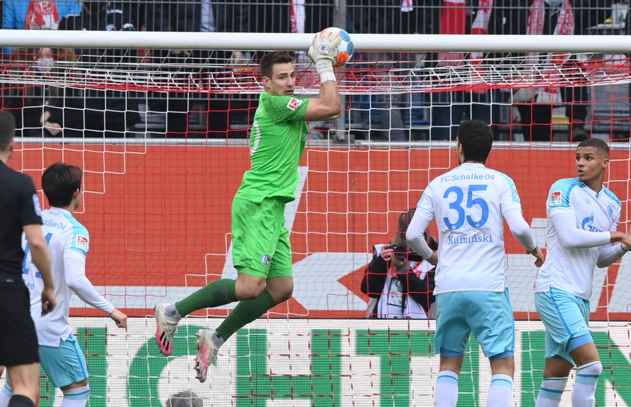 Keeper Martin Fraisl berichtet von der Stimmung in der Kabine.