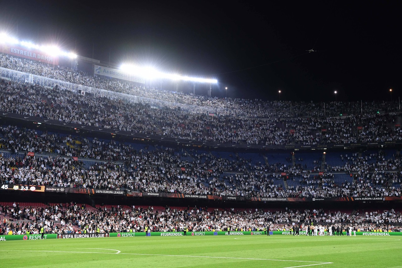 Die Fans von Eintracht Frankfurt fluteten das Camp Nou.