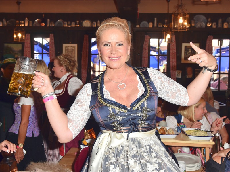 Claudia Effenberg feierte gleich ihren Geburtstag auf dem Oktoberfest.