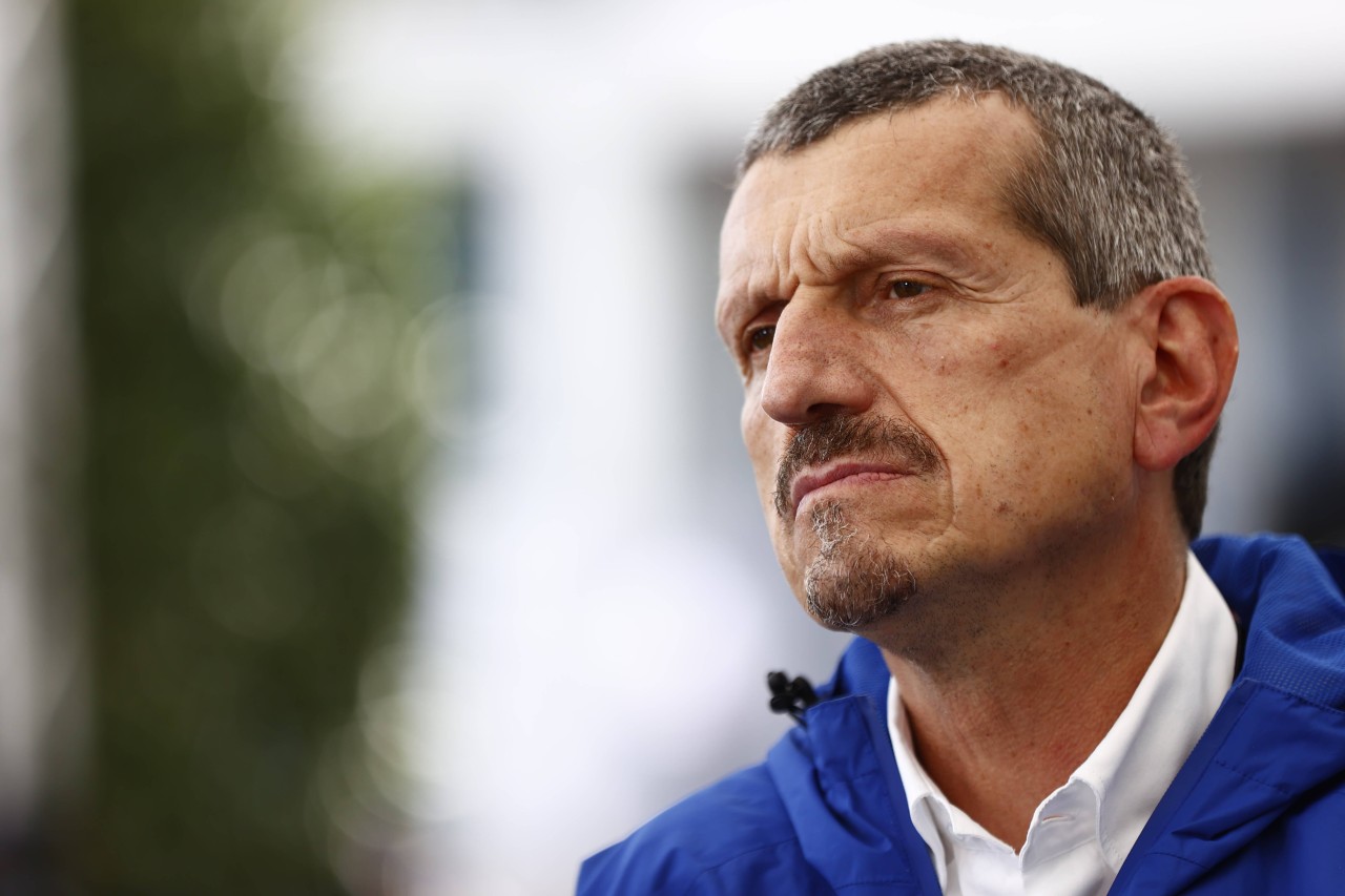 Günther Steiner beschönigt die Situation seines Rennstall nicht.