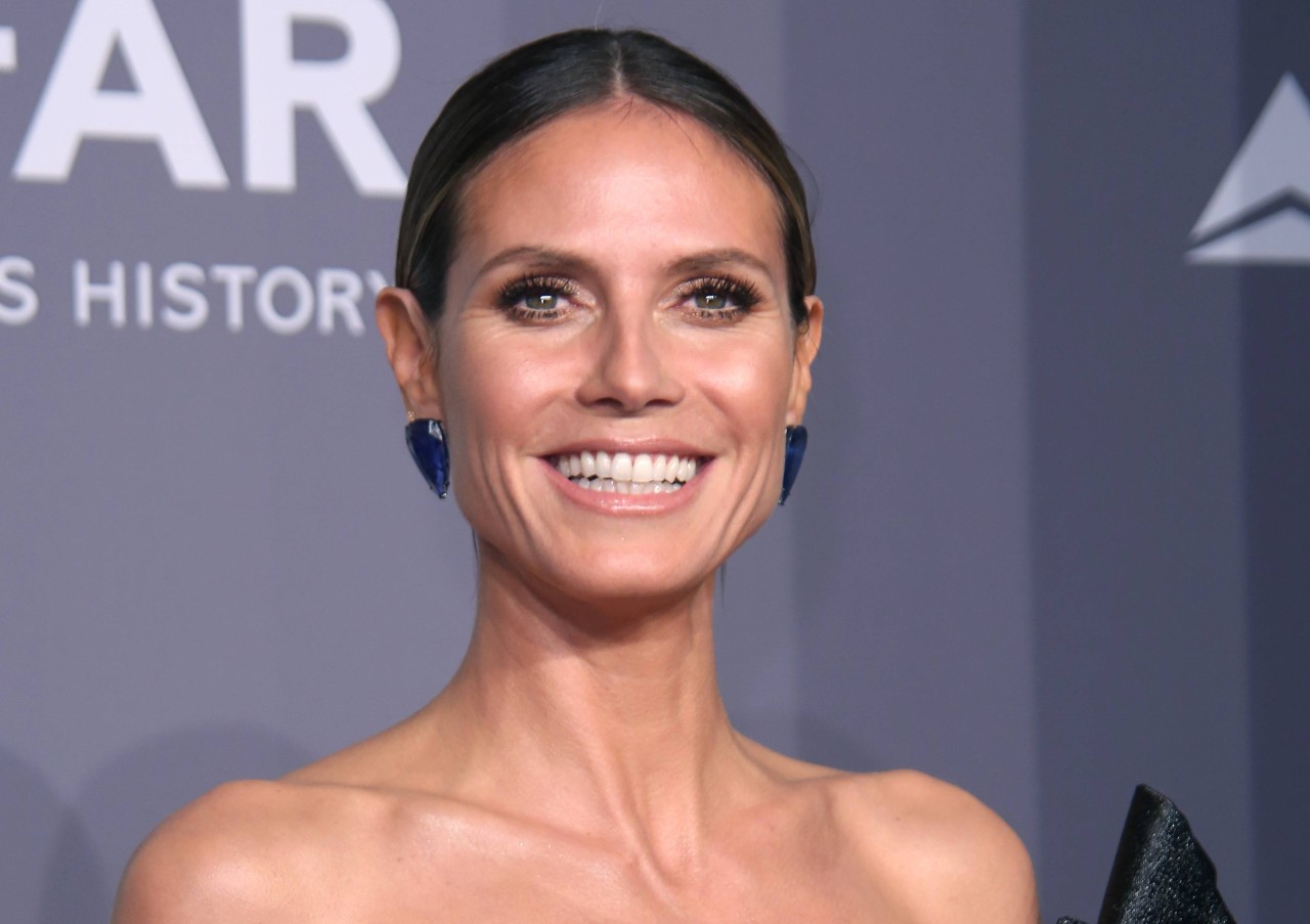 Heidi Klum scheut sich nicht davor, sich splitterfasernackt vor der Handykamera zu filmen.