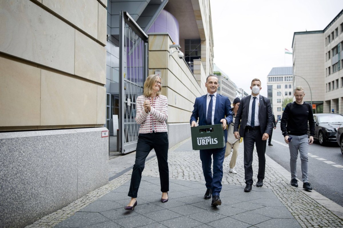 Heiko Maas und Bier.jpg