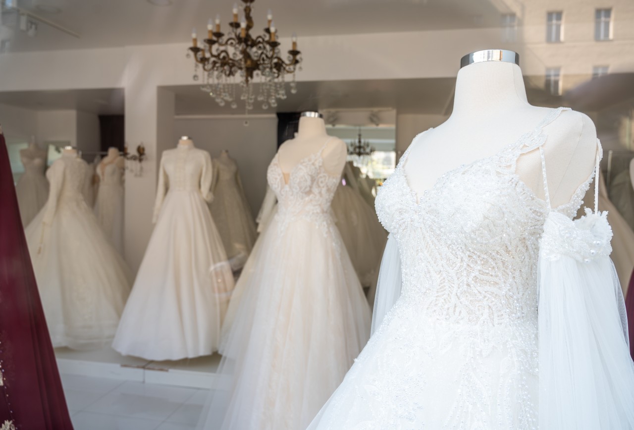 Nach der abgesagten Hochzeit stellte der Ex-Bräutigam das Hochzeitskleid zum Verkauf ins Netz. Die Stimmung wirkt frostig. (Symbolbild)