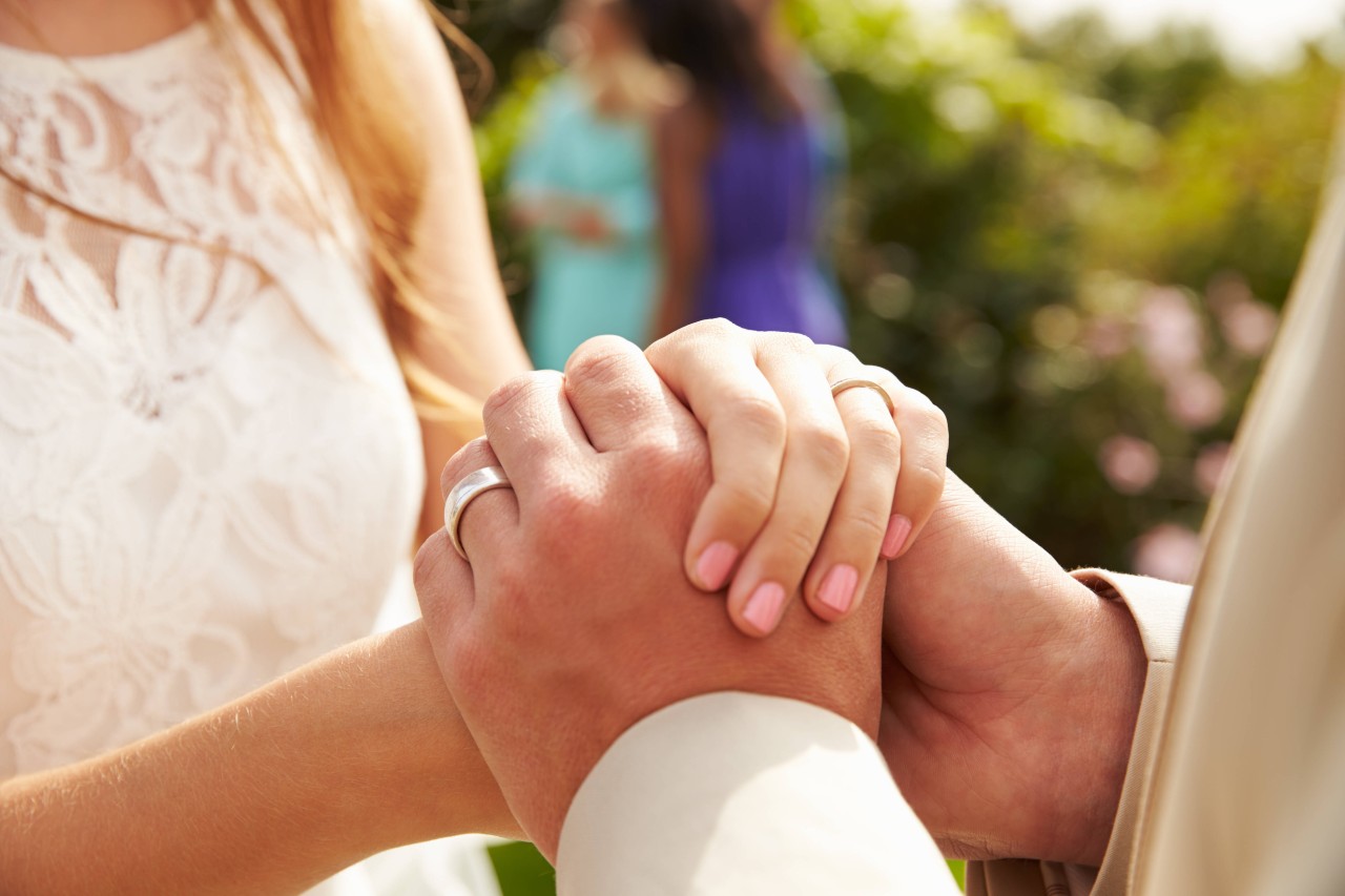 Eine Braut unterbricht kurz vor dem Ja-Wort plötzlich ihre Hochzeit. (Symbolbild)