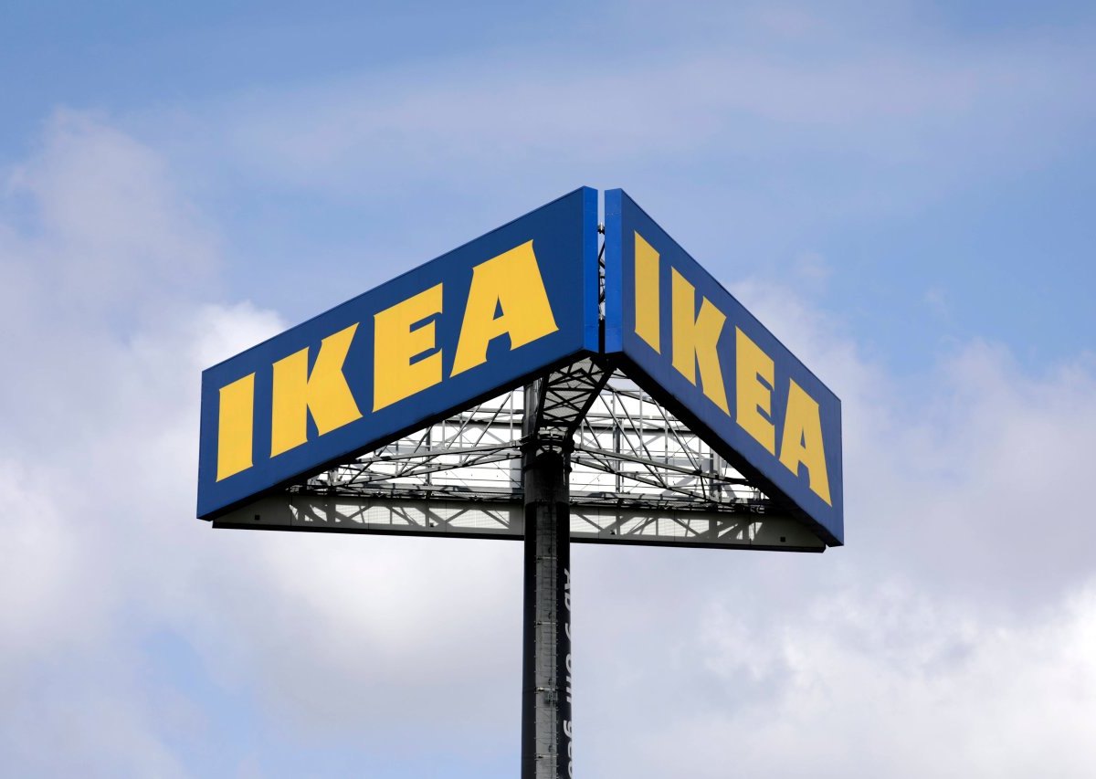Ikea: Kind hat eine Erkenntnis, als es erstes Möbelstück zusammenbaut