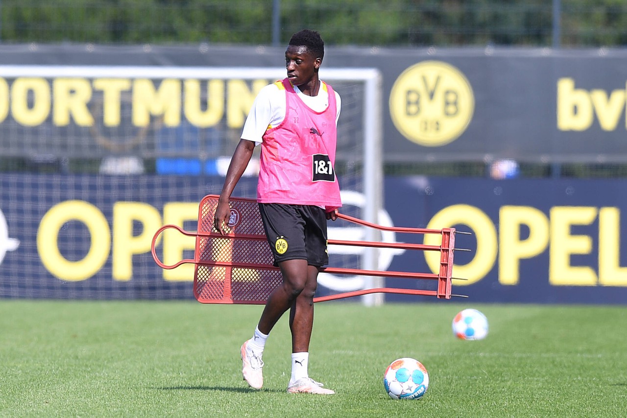 Kamara wird bei den Profis im Training gleich miteingespannt.