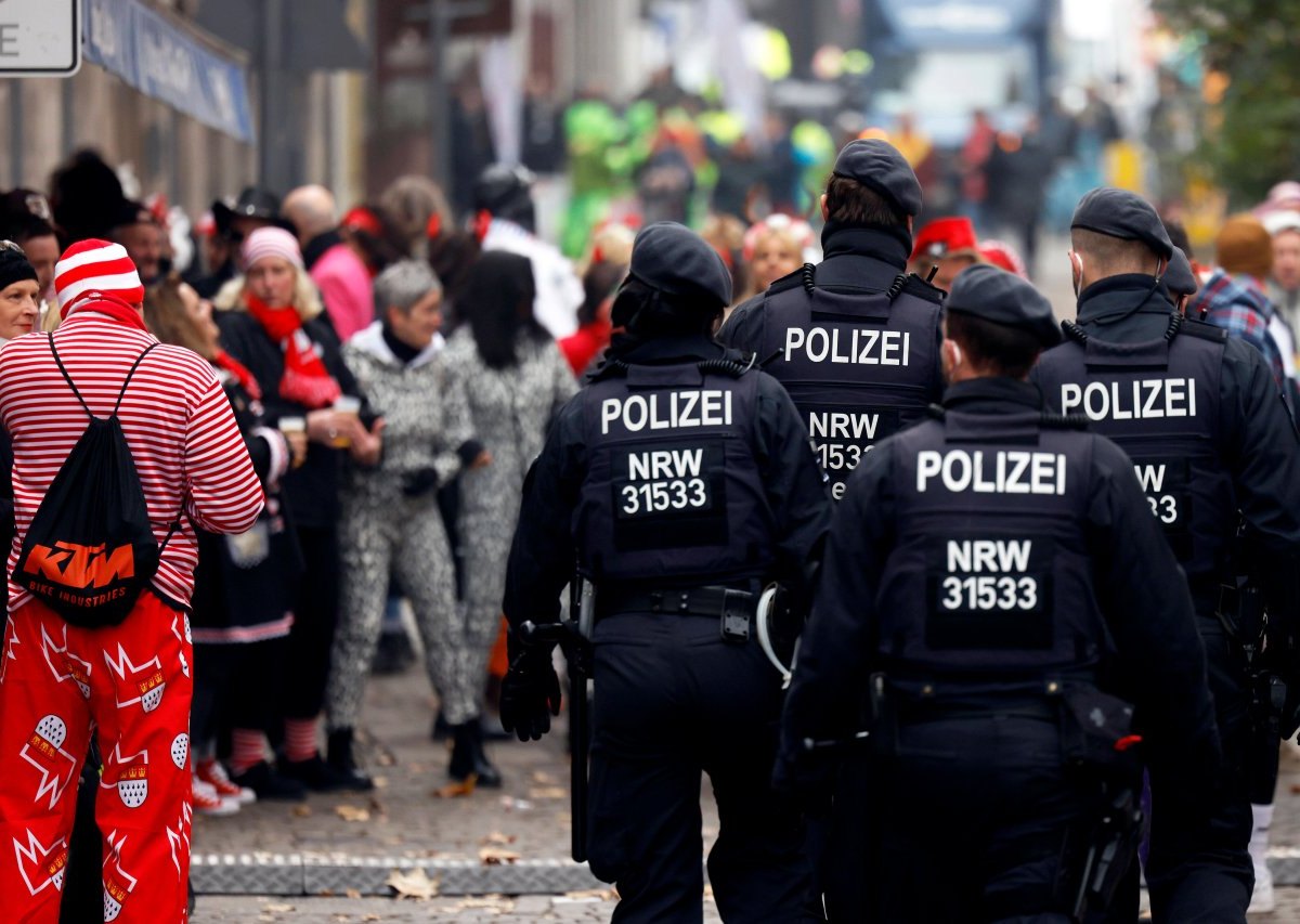 Karneval Polizei.jpg