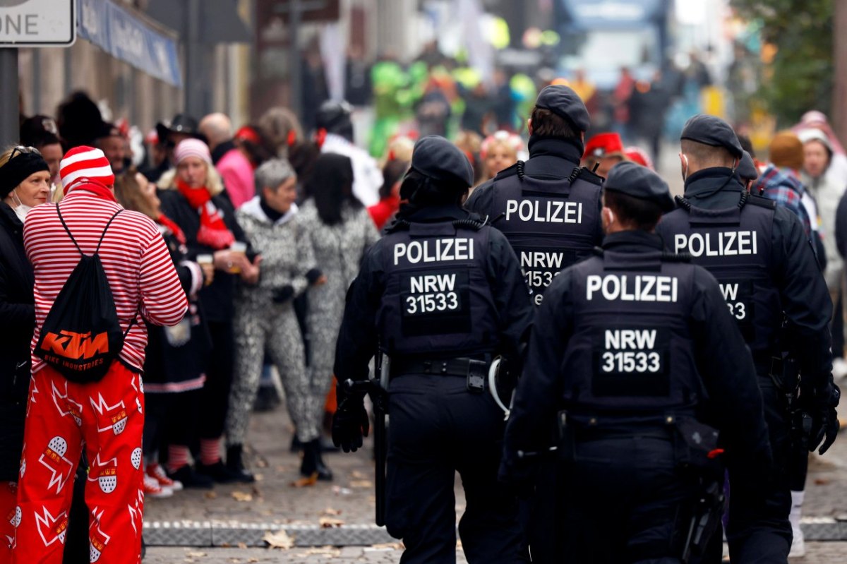 Karneval Polizei.jpg