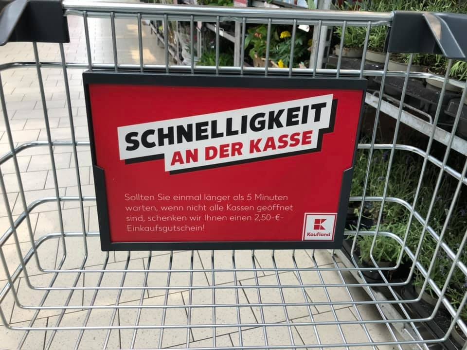 Kaufland vergibt Einkaufsgutscheine bei längeren Wartezeiten. 