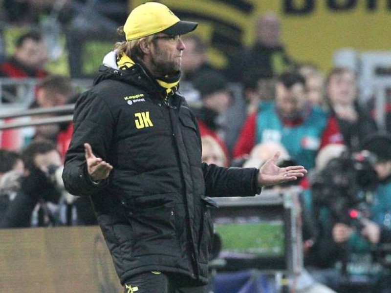 Als Seuchenvogel bezeichnete der ehemalige Mainzer Kloppo den Journalisten - vor laufenden Kameras. Hintergrund des Wutausbruchs: Jürgen Klopp hatte zu diesem Zeitpunkt wohl weder als Spieler und noch als Trainer eine Partie gewonnen, wenn Mai im Einsatz war.