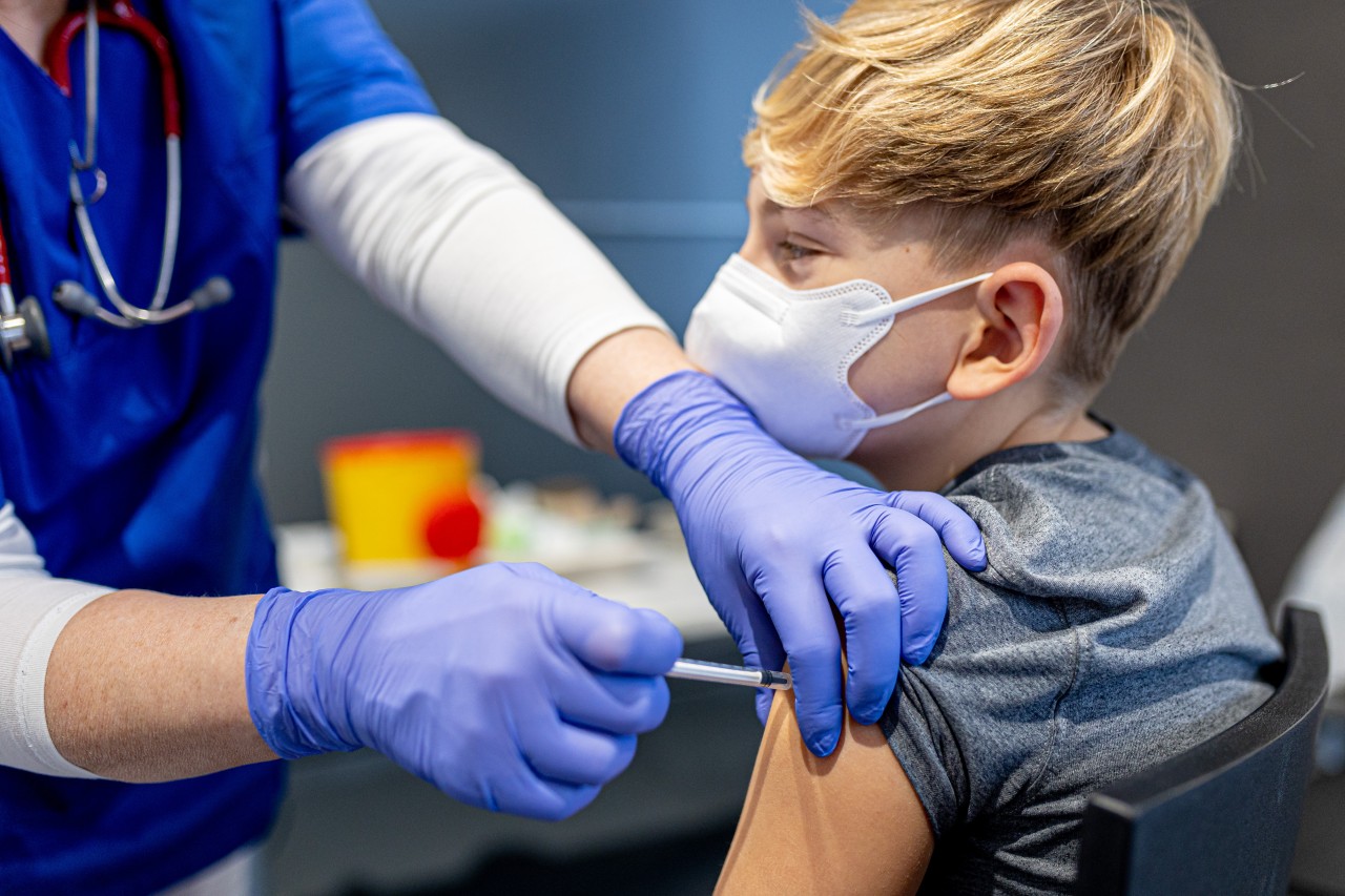 Eine Junge steht wegen eines Missverständnisses ohne Krankenversicherung da. (Symbolbild)