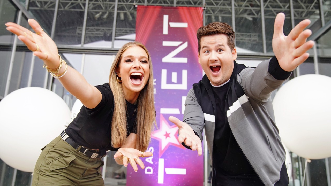 Sie sind die neuen „Supertalent“-Moderatoren: Lola Weippert und Chris Tall.