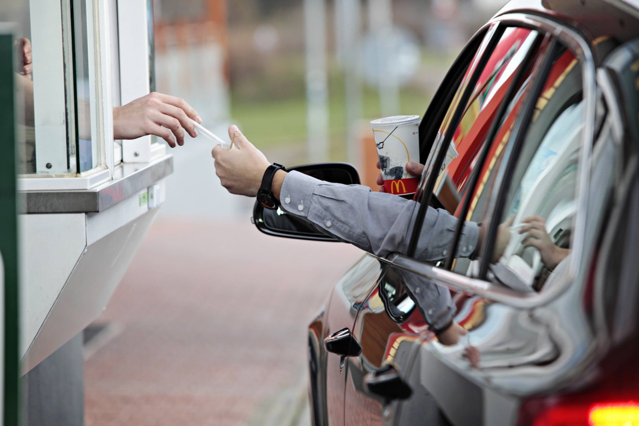 McDonald's: Seit der Pandemie nutzen noch mehr Kunden den Drive-in. (Symbolbild) 