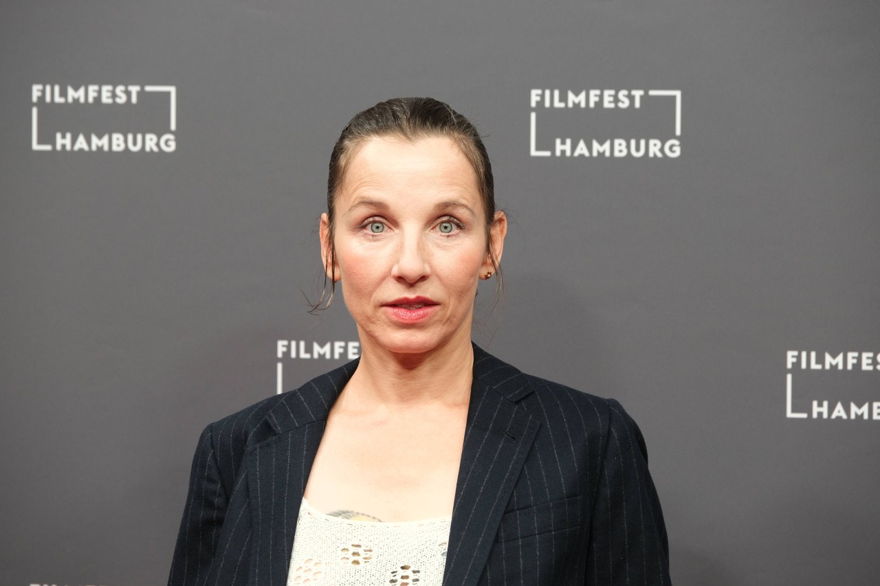 Tatort-Star Meret Becker beteiligte sich an „alles dicht machen“ – und musste dafür viel Kritik einstecken.
