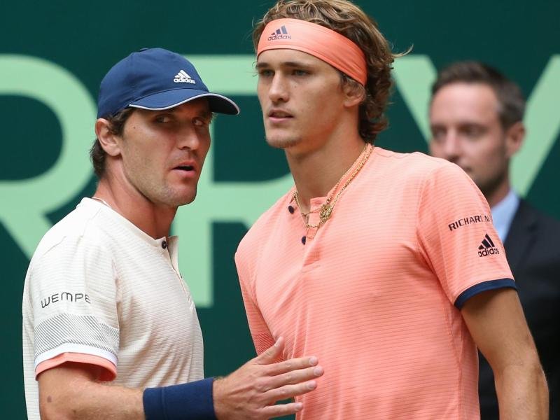 Mischa (l) und Alexander Zverev freuen sich auf Wimbledon.