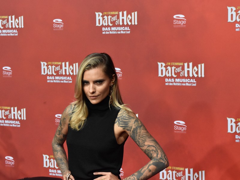 Sophia Thomalla präsentierte ihre Tattoos - ihren Freund Gavin Rossdale brachte sie aber nicht mit nach Oberhausen.