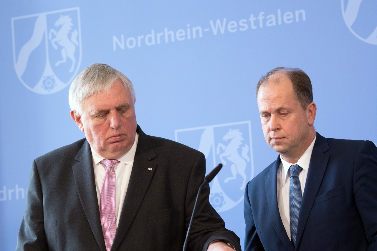 NRW-Wahl 2022: Joachim Stamp (r.) und Karl-Josef Laumann (l.) sind sich bei den Corona-Maßnahmen nicht einig. (Archivbild)