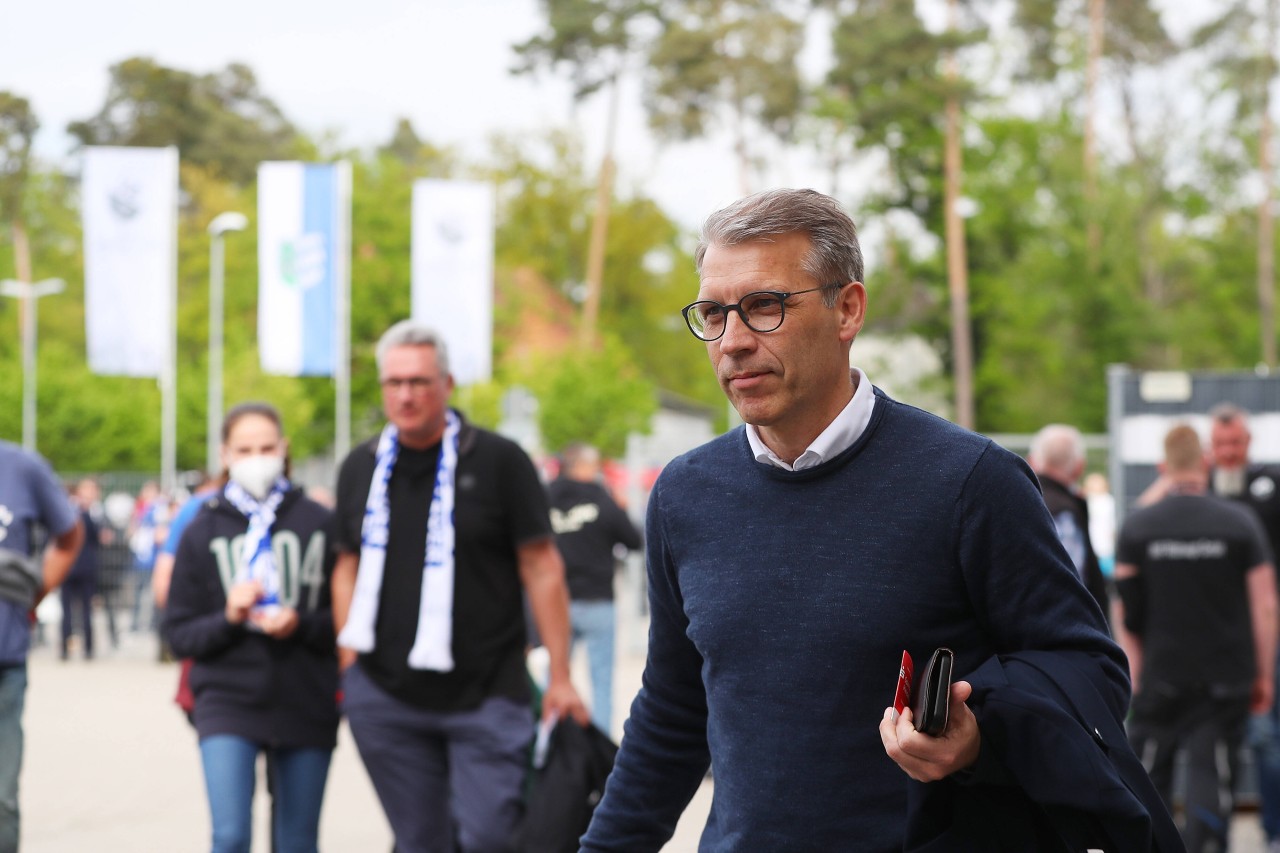 Peter Knäbel hat auf Schalke das Sagen.