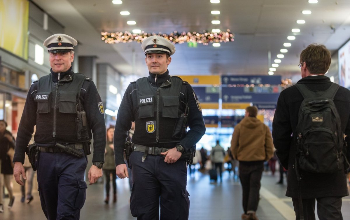 Polizei_Bahnhof_essen.jpg