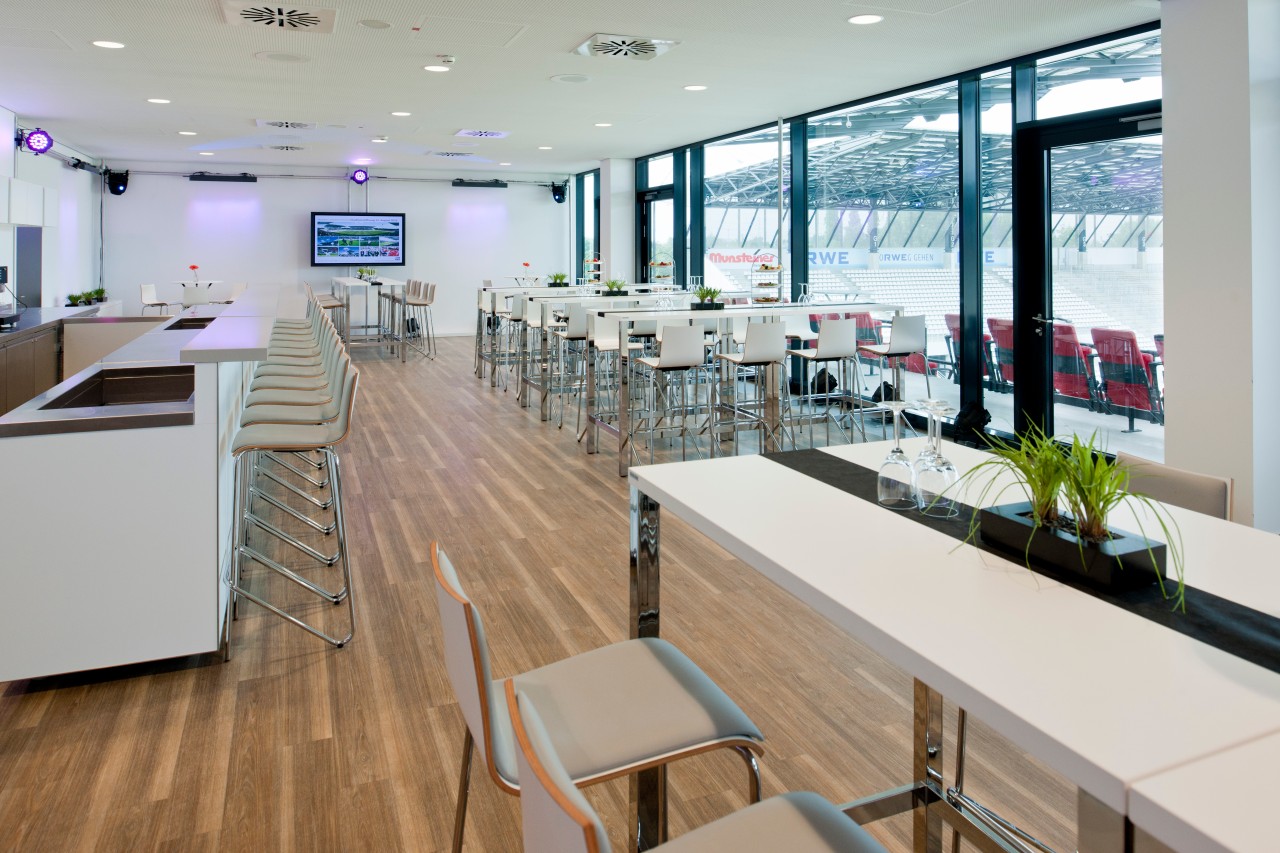 In der Sparkassen-Lounge des RWE-Stadions in Essen kannst du dich trauen lassen.