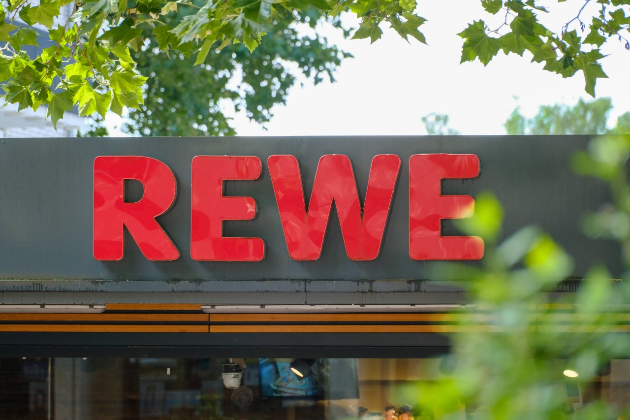 Einige Rewe-Kunden regten sich über eine Änderung ziemlich auf... (Archivbild)