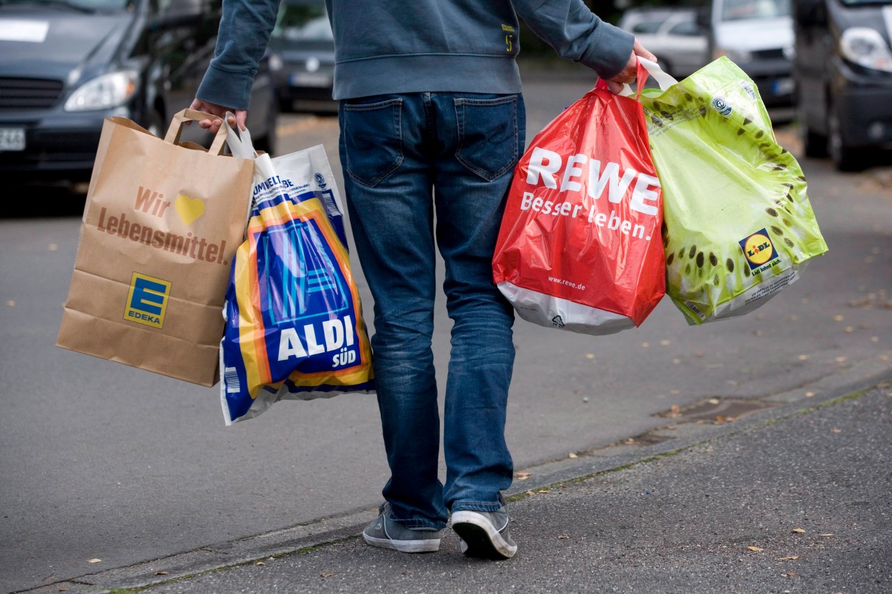 Bei Rewe, Edeka und weiteren Supermärkten fehlen immer mehr Lebensmittel in den Regalen. (Symbolbild)