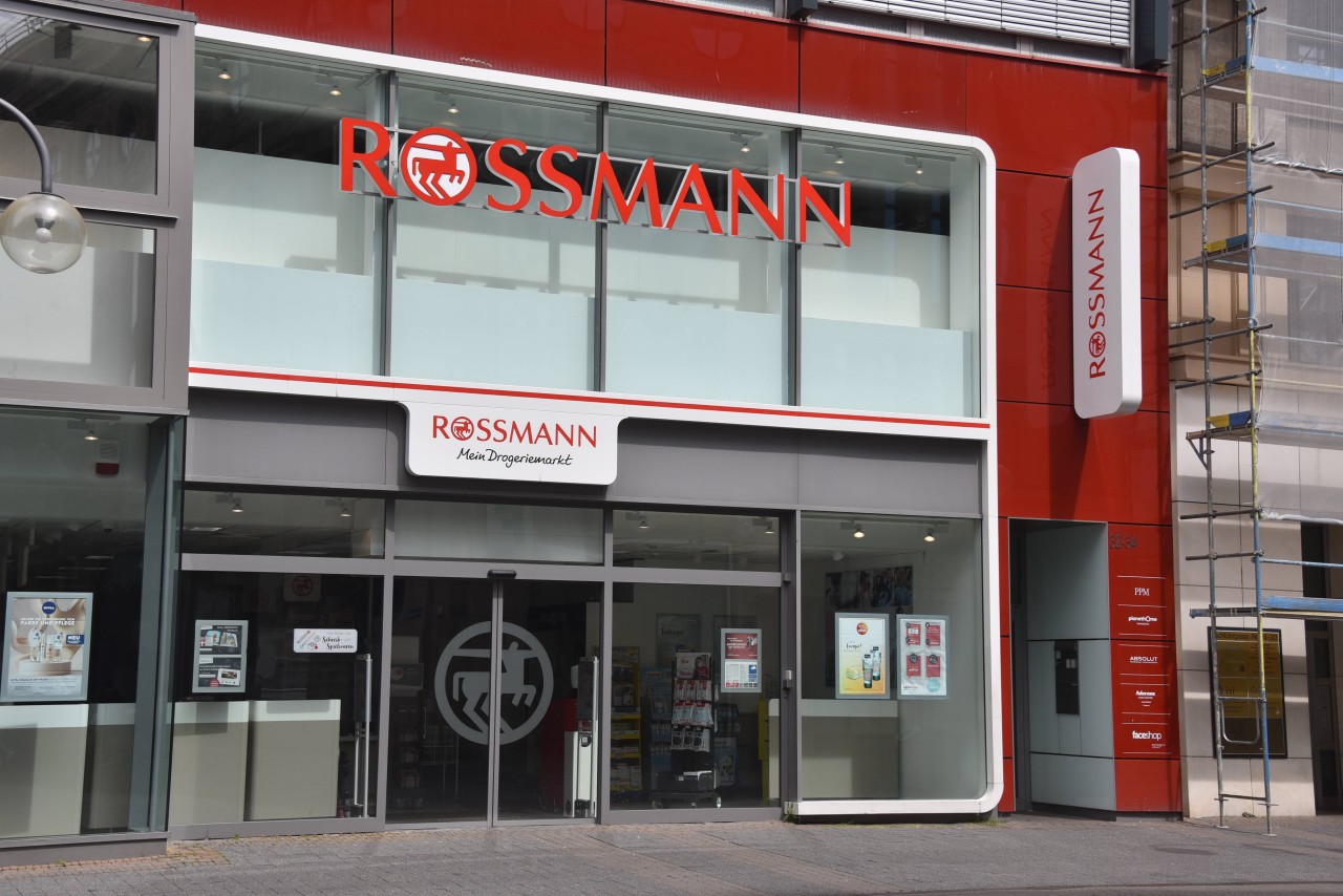 Der Rossmann-Kunde hat sich sogar Dieben in den Weg gestellt. 